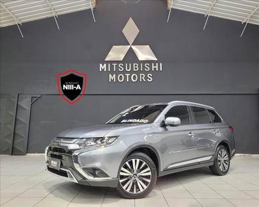 MITSUBISHI OUTLANDER 3.0 MIVEC V6 GASOLINA HPE-S AWD AUTOMÁTICO